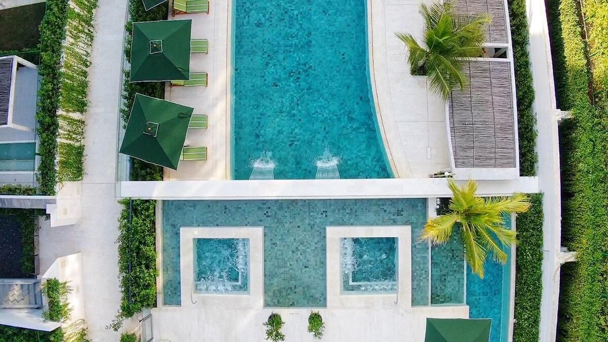 Magnificent - - Jacuzzis!