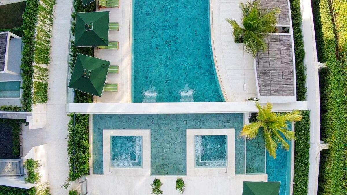 Magnificent - - Jacuzzis!