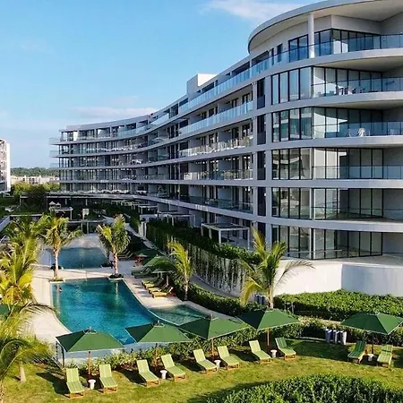 Apartment Magnificent - - Jacuzzis!