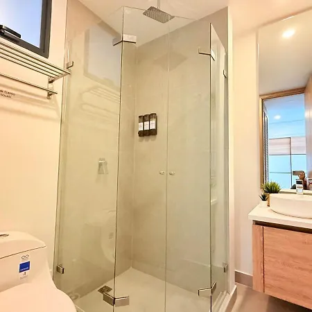 Magnificent - - Jacuzzis! Apartment *
