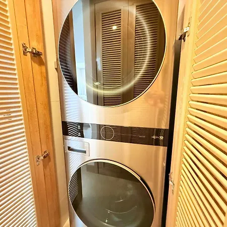Apartment Magnificent - - Jacuzzis!